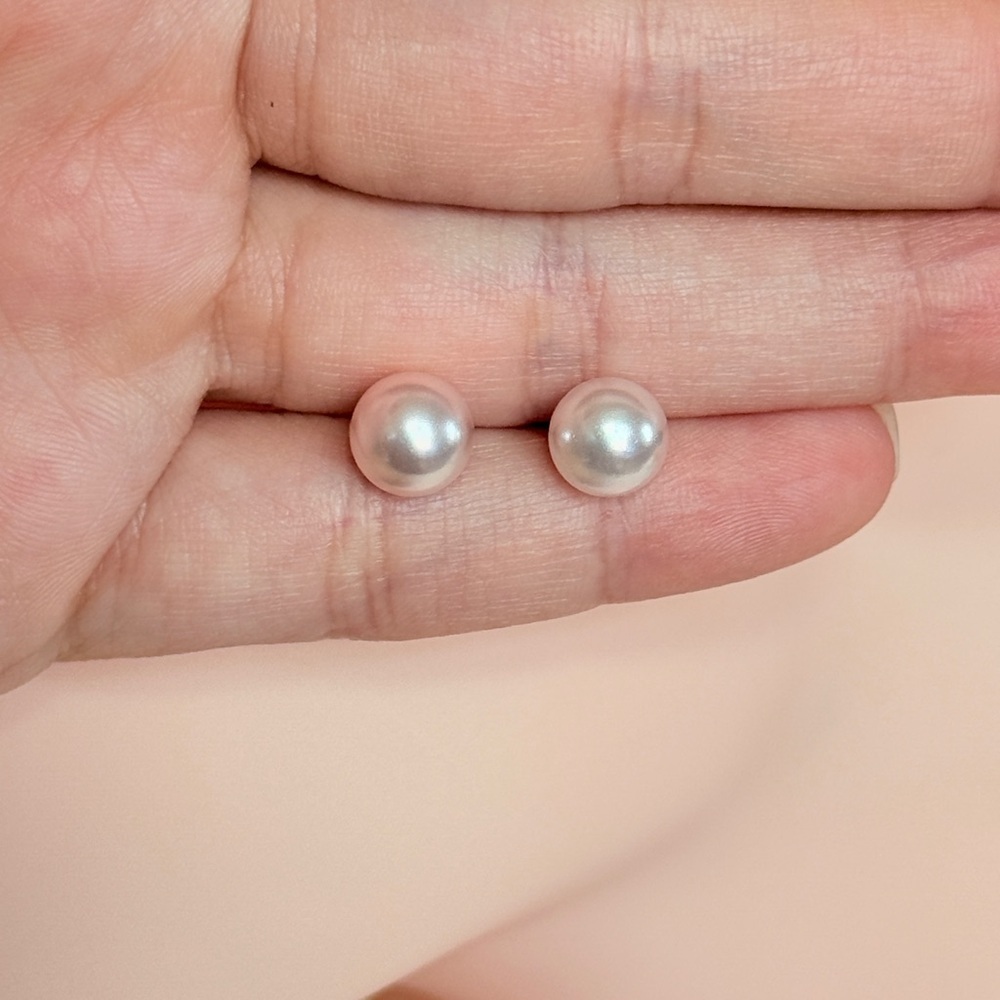 ⚜️ Elegant Soft Pink Pearl Stud Earrings